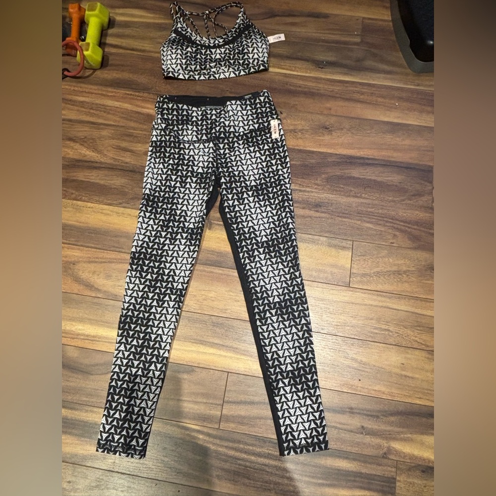 NWT Victoria secret sport set. Size small